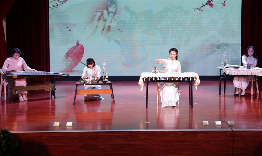 华体线上平台,华体（中国）2019年度工作动员大会---传统文化展示《茶花墨韵》